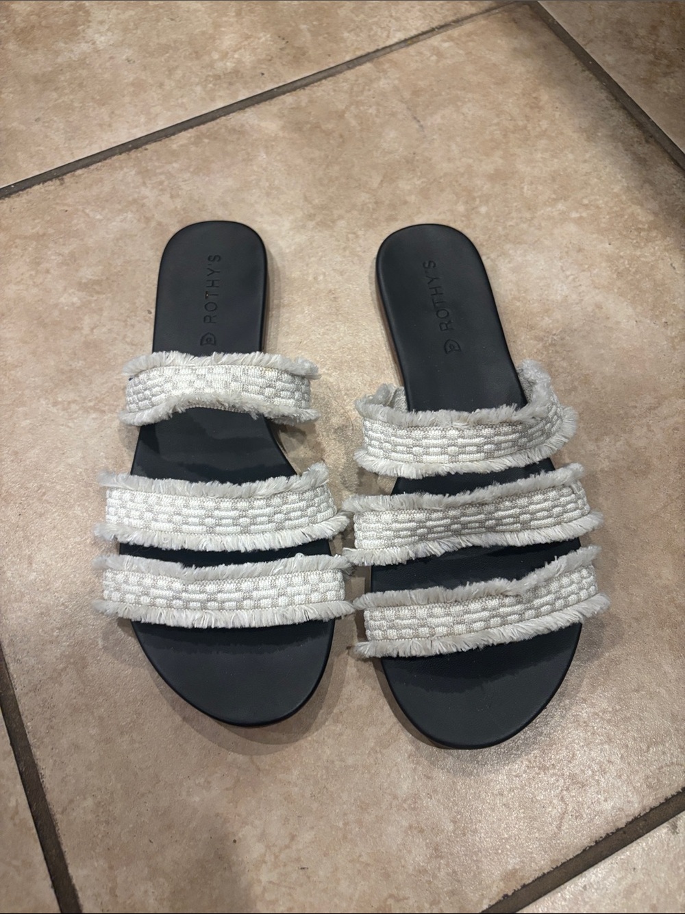 ROTHY’S retired triple band seashell fringe white slip on sandals